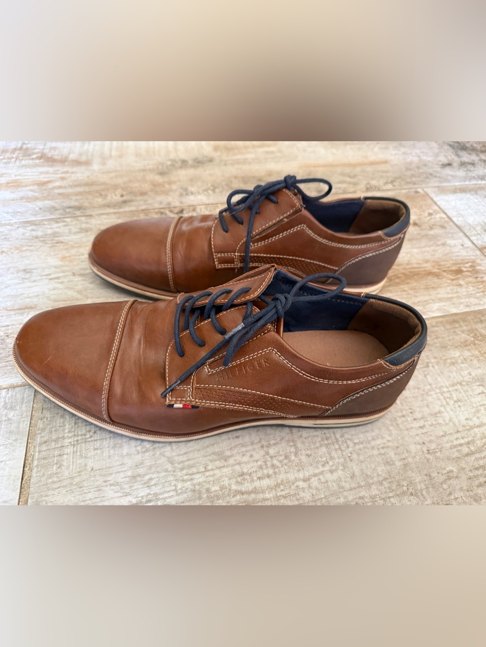 Men's Tommy Hilfiger’s Urban Oxford Size 10 1/2